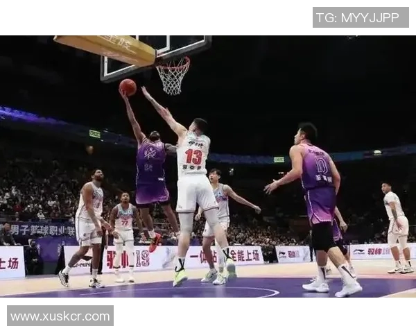 CBA北控队与上海队激战正酣谁能在这场对决中笑到最后